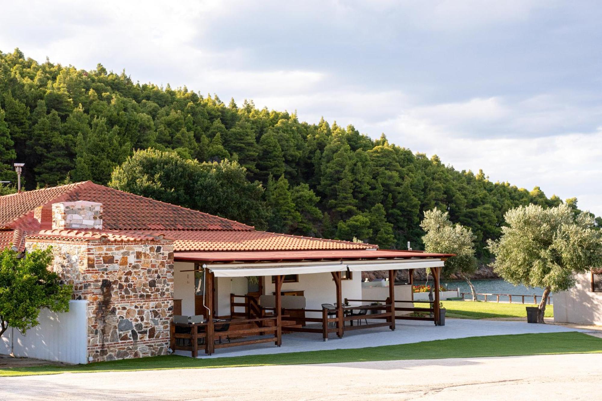 Komitsa Luxury Apartments Nea Roda Exterior foto