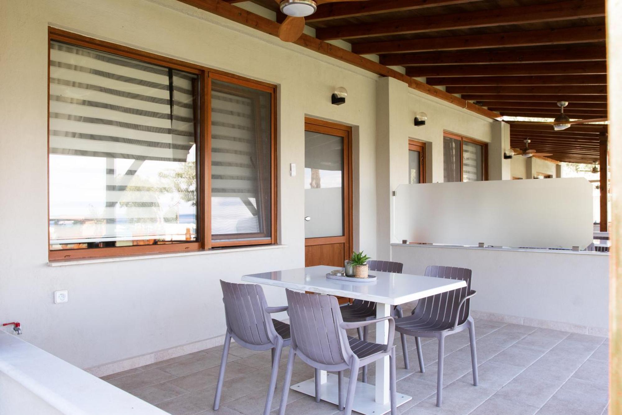 Komitsa Luxury Apartments Nea Roda Exterior foto