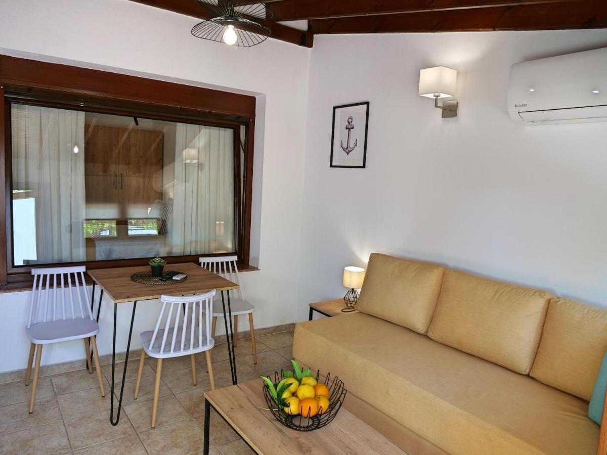 Komitsa Luxury Apartments Nea Roda Exterior foto